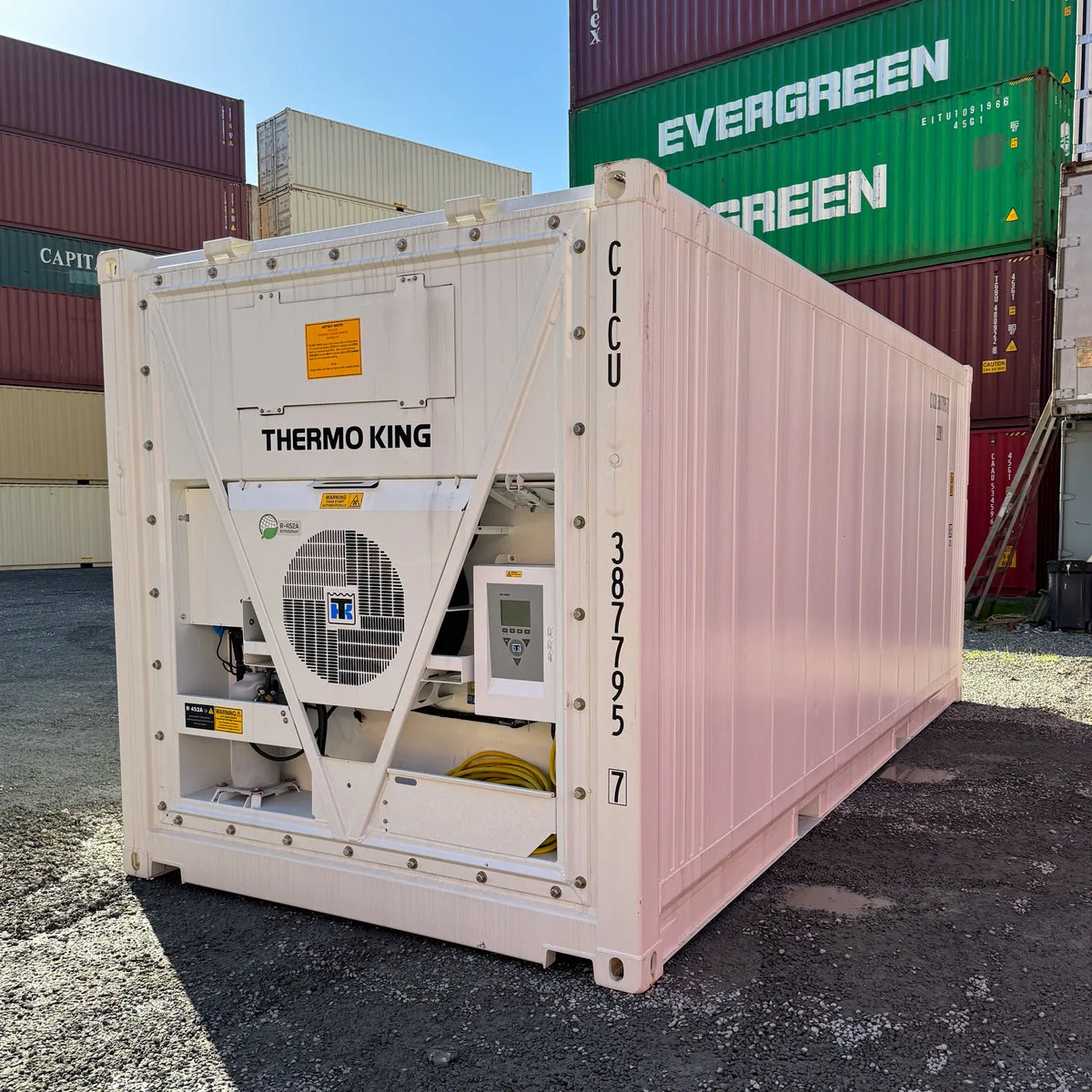 Refrigerated shipping container (reefer)